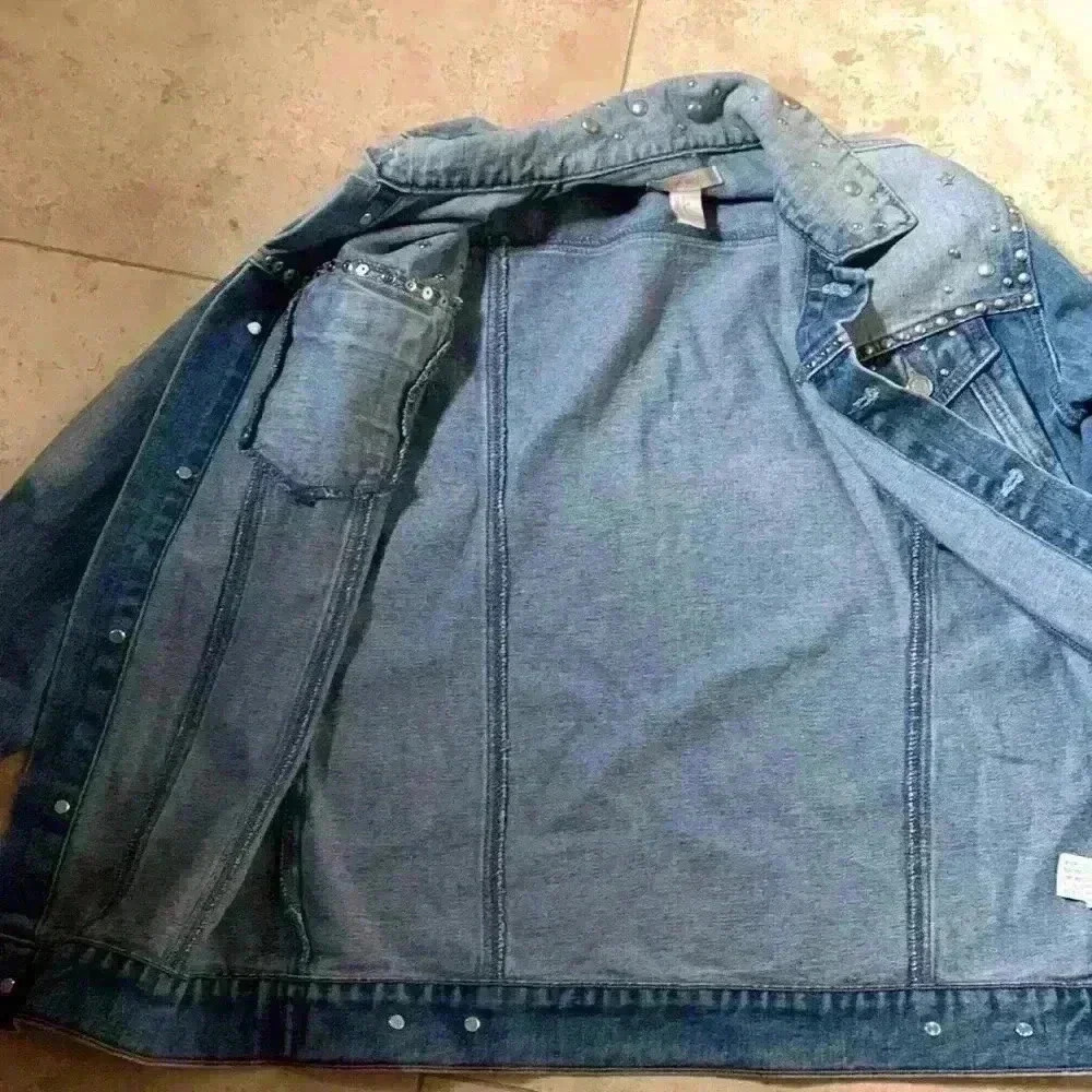 Studded jean jacket - Picture 3 of 4